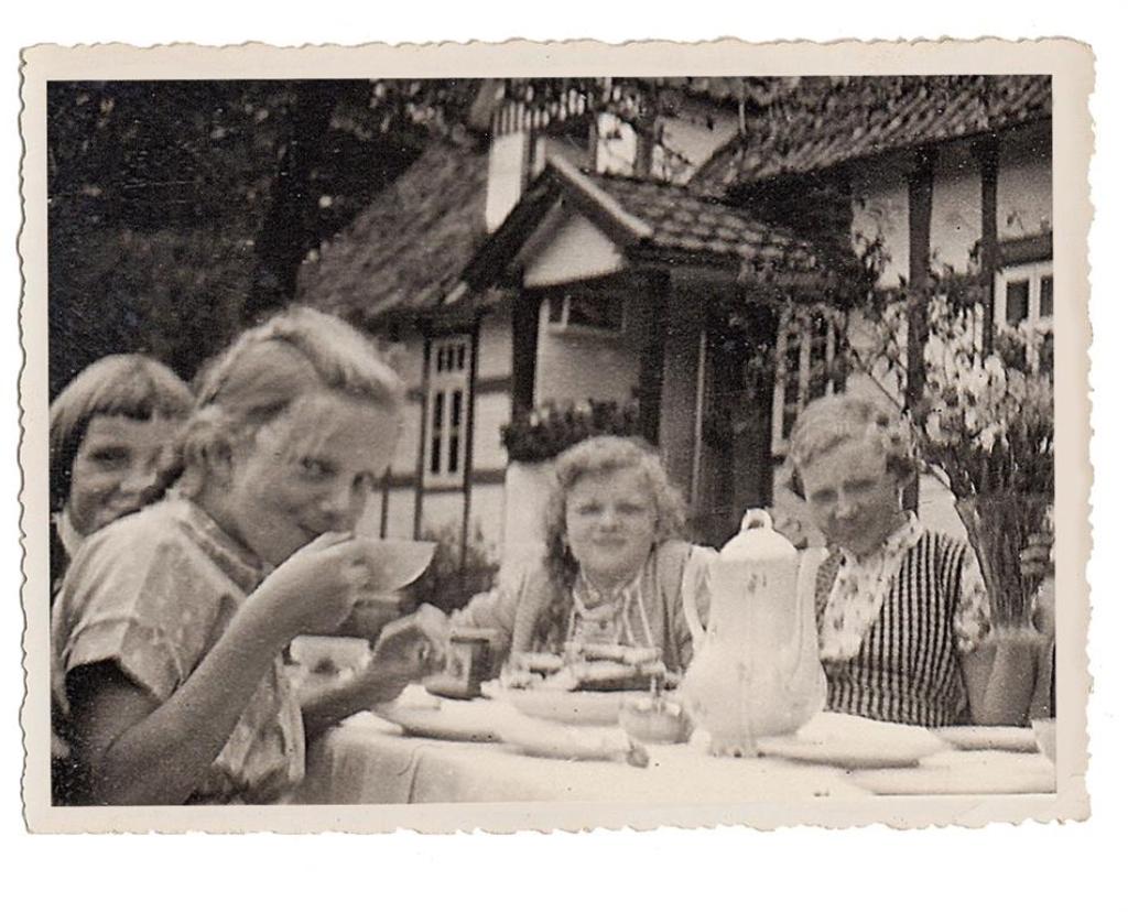 Kindergeburstag um 1954